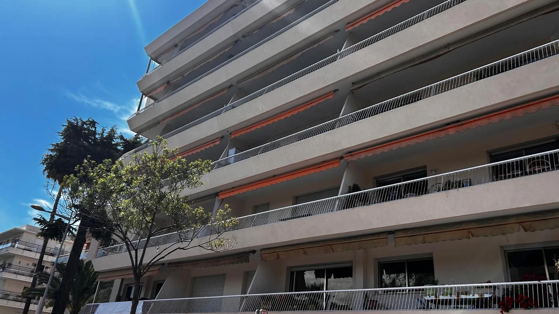 Superbe Studio, 200 M De La Mer, Climatise Avec Terrasse Et Parking Prive Cagnes-sur-Mer