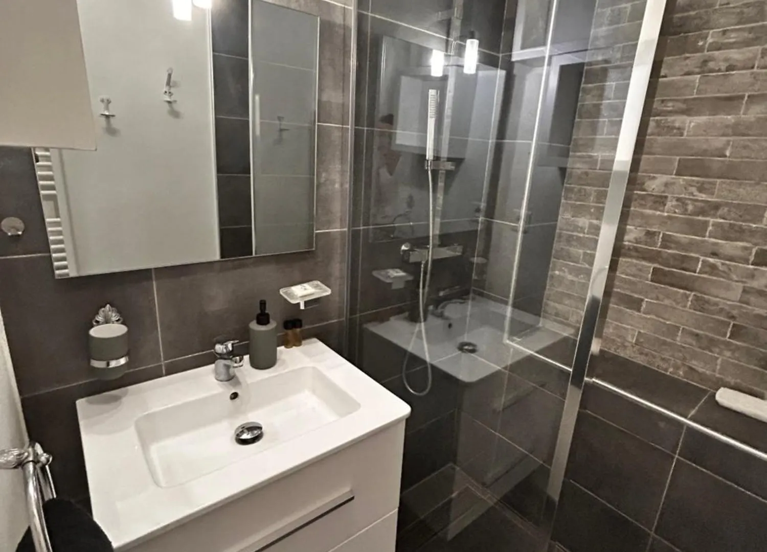 Apartment Superbe Studio, 200 M De La Mer, Climatise Avec Terrasse Et Parking Prive Cagnes-sur-Mer