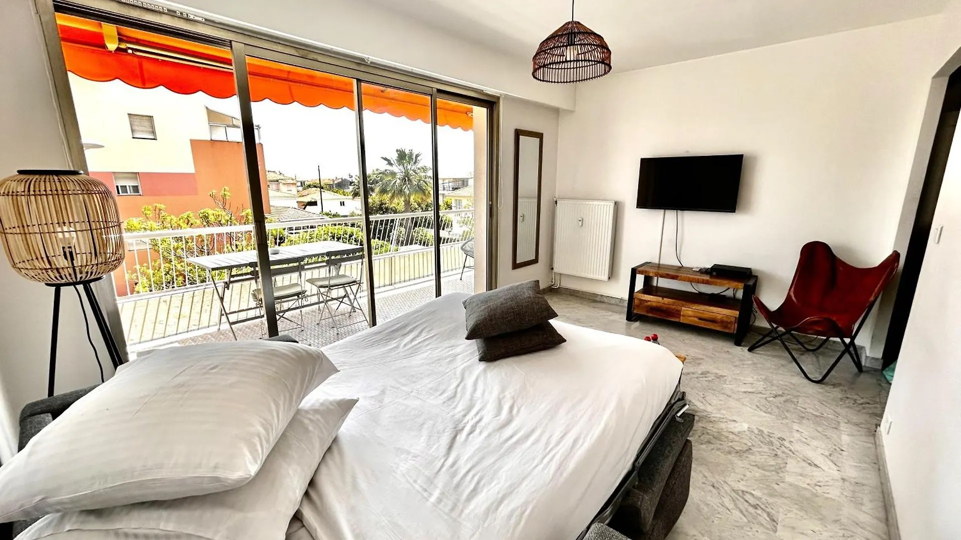 Superbe Studio, 200 M De La Mer, Climatise Avec Terrasse Et Parking Prive Cagnes-sur-Mer 0*,  France