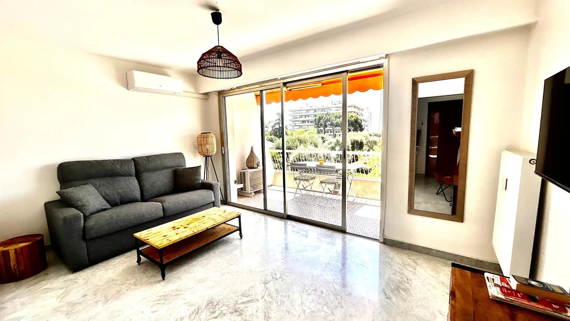 Apartment Superbe Studio, 200 M De La Mer, Climatise Avec Terrasse Et Parking Prive Cagnes-sur-Mer